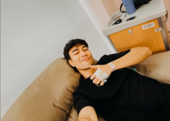 Vidi Aldiano Jalani Ibadah Umrah Bersama Istri dan Rekan Artis, Langsung Lanjut Kemoterapi di Indonesia